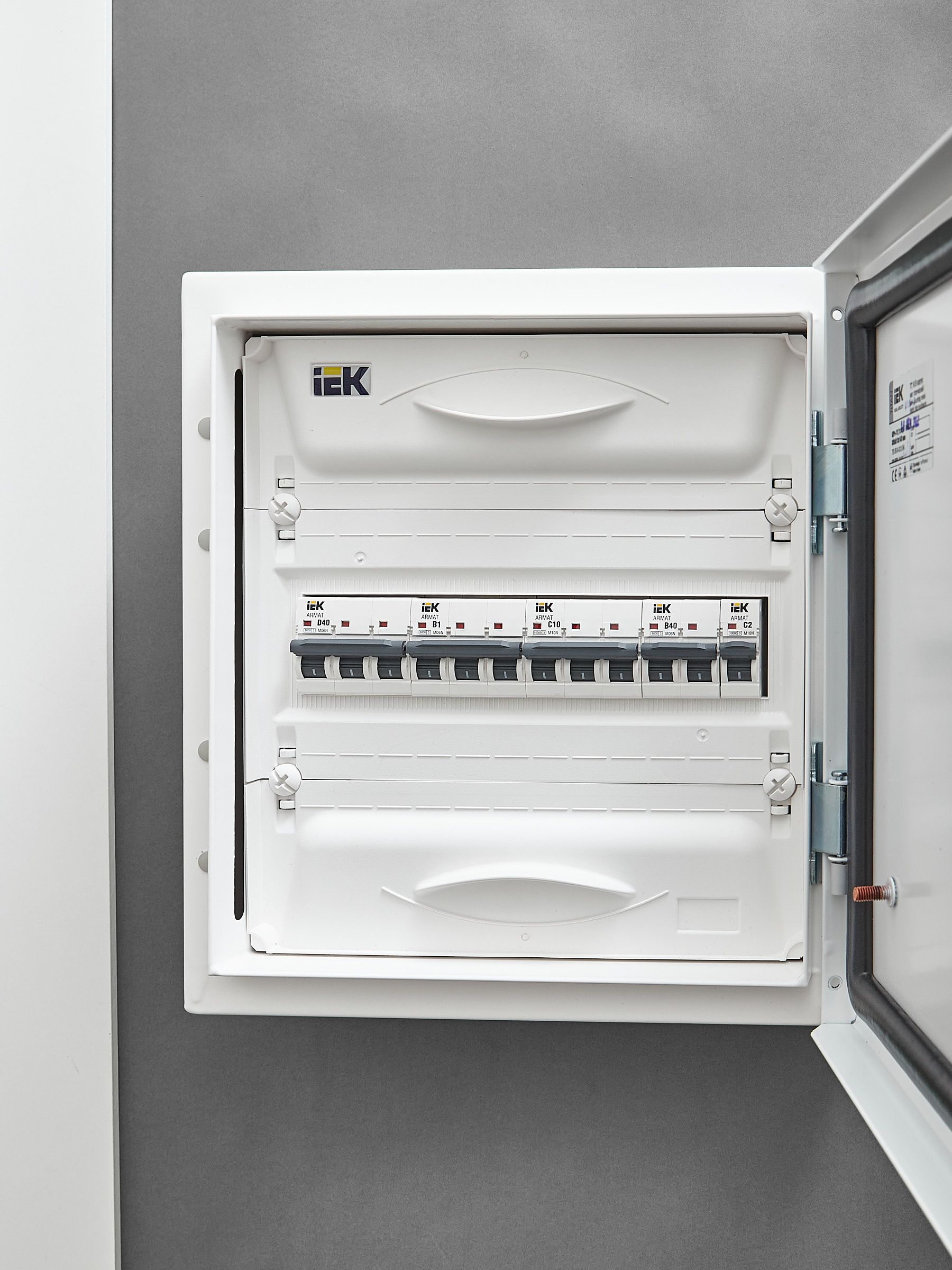 ARMAT Автоматический выключатель M10N 3P C 10А IEK