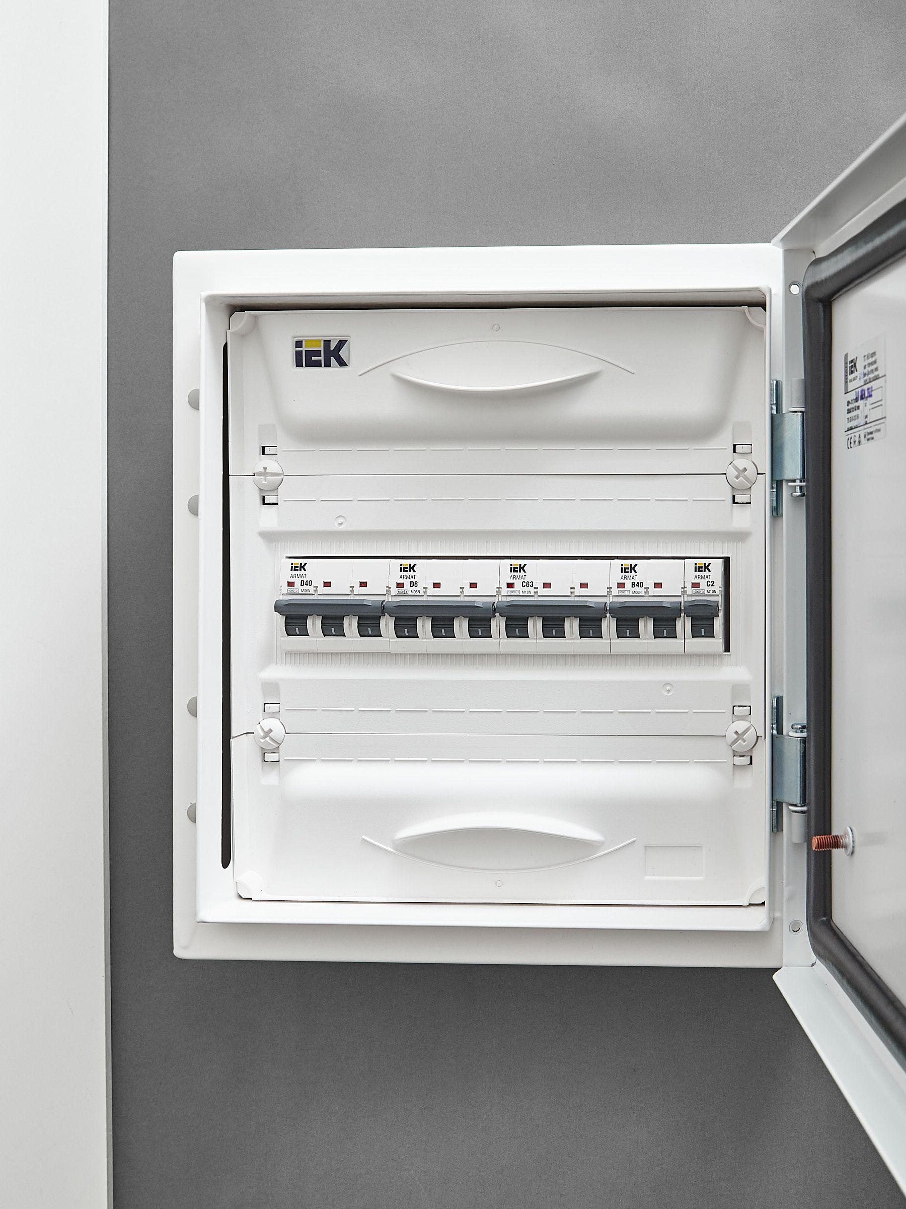 ARMAT Автоматический выключатель M10N 3P C 63А IEK