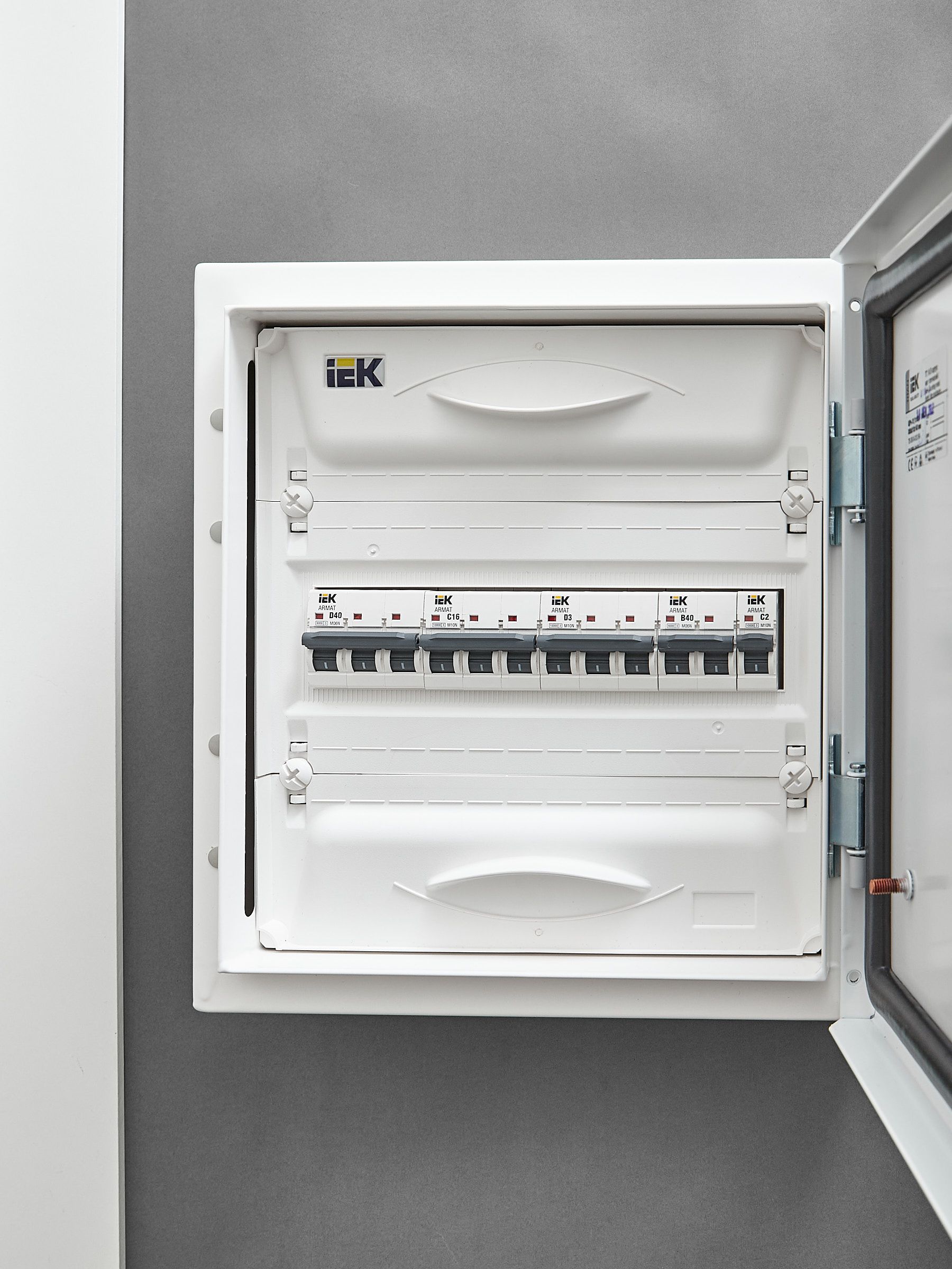 ARMAT Автоматический выключатель M10N 3P C 16А IEK