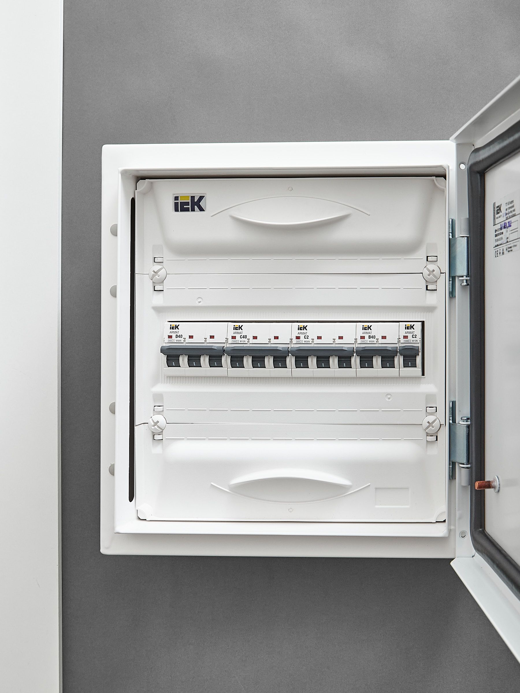 ARMAT Автоматический выключатель M10N 3P C 40А IEK