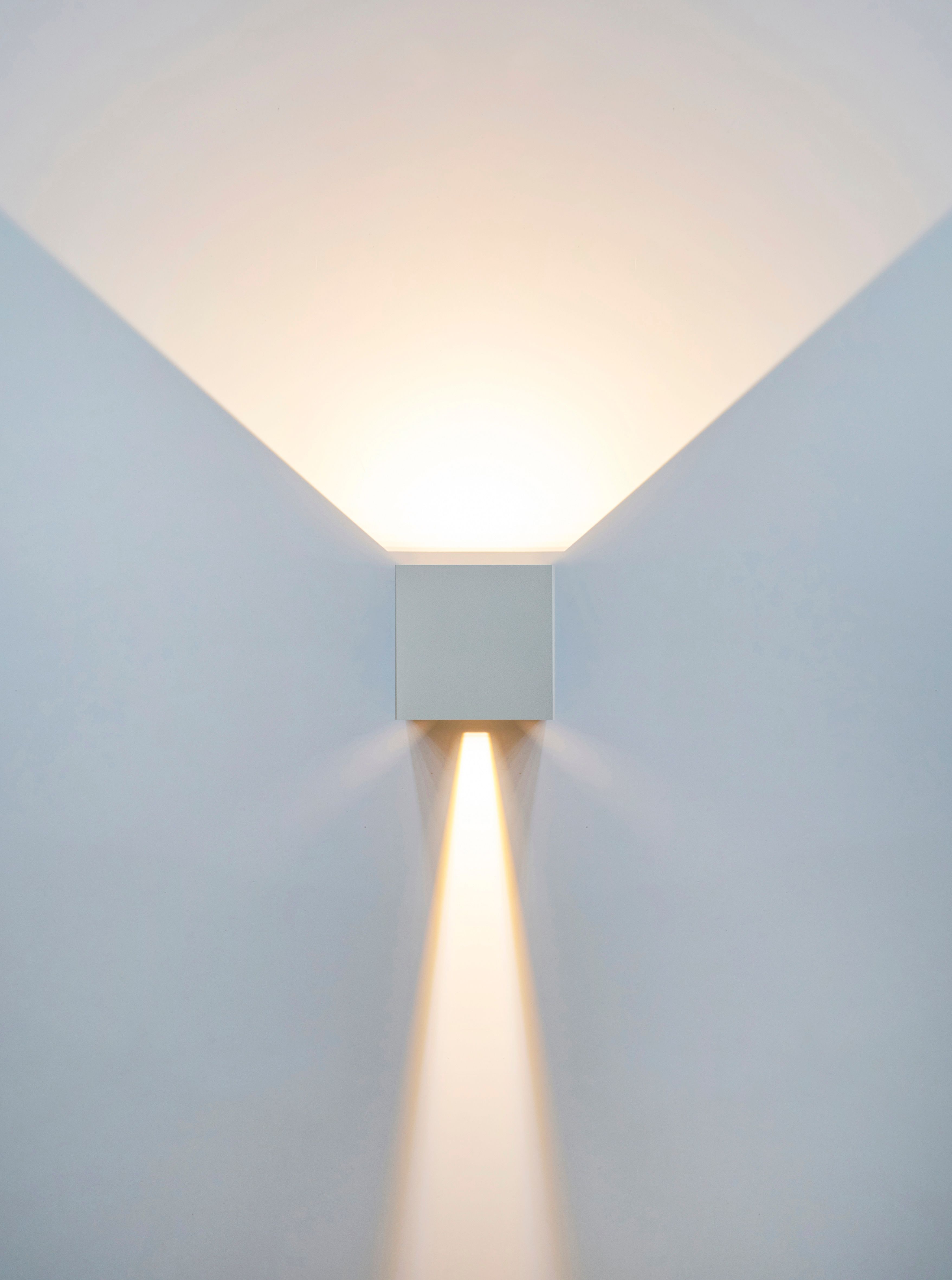 Светильник уличный светодиодный 5111 настенный 6Вт 4000К IP65 белый IEK