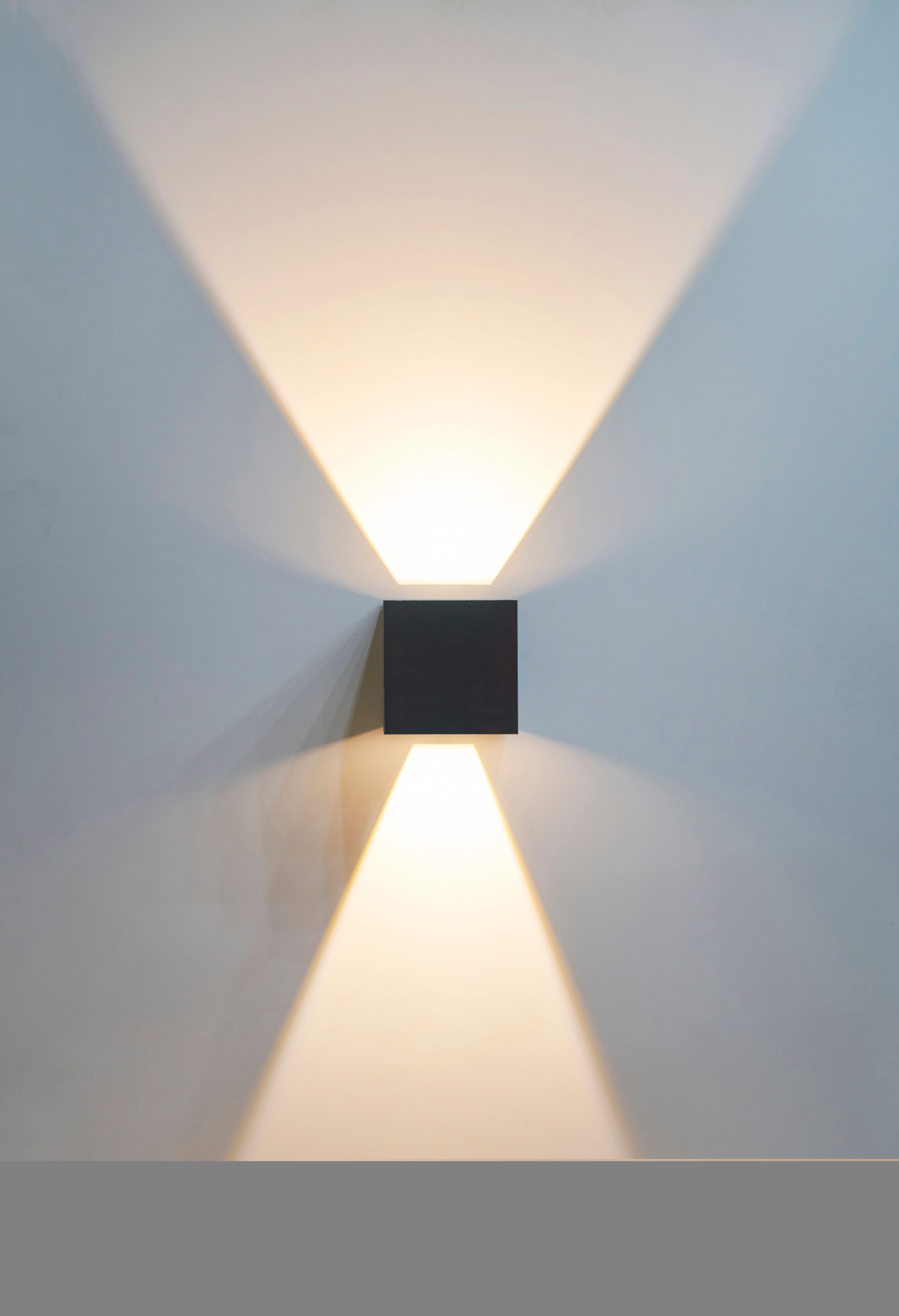 Светильник уличный светодиодный 5111 настенный 6Вт 4000К IP65 черный IEK