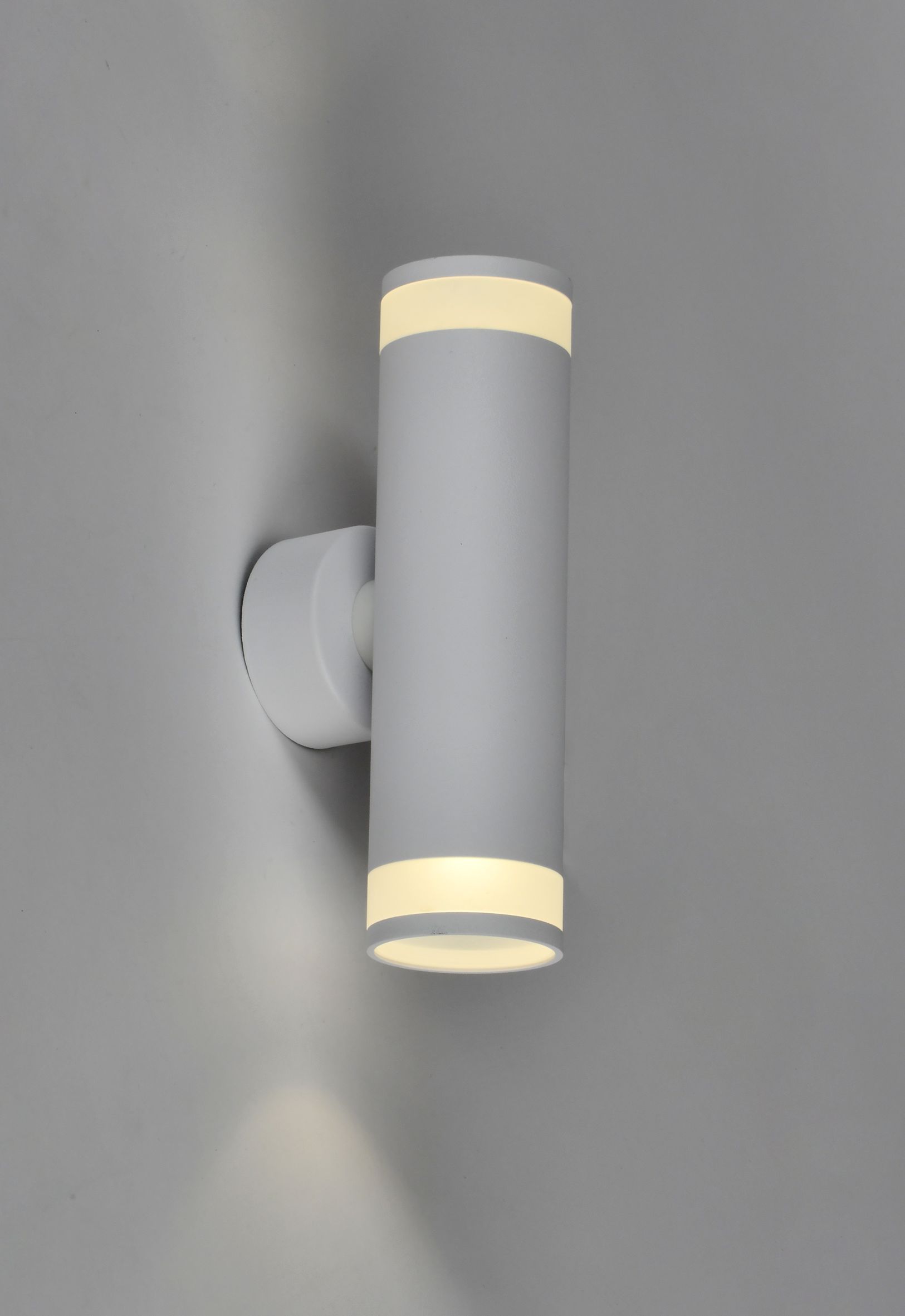 Светильник 4009 накладной настенный под лампу 2хGU10 белый IEK