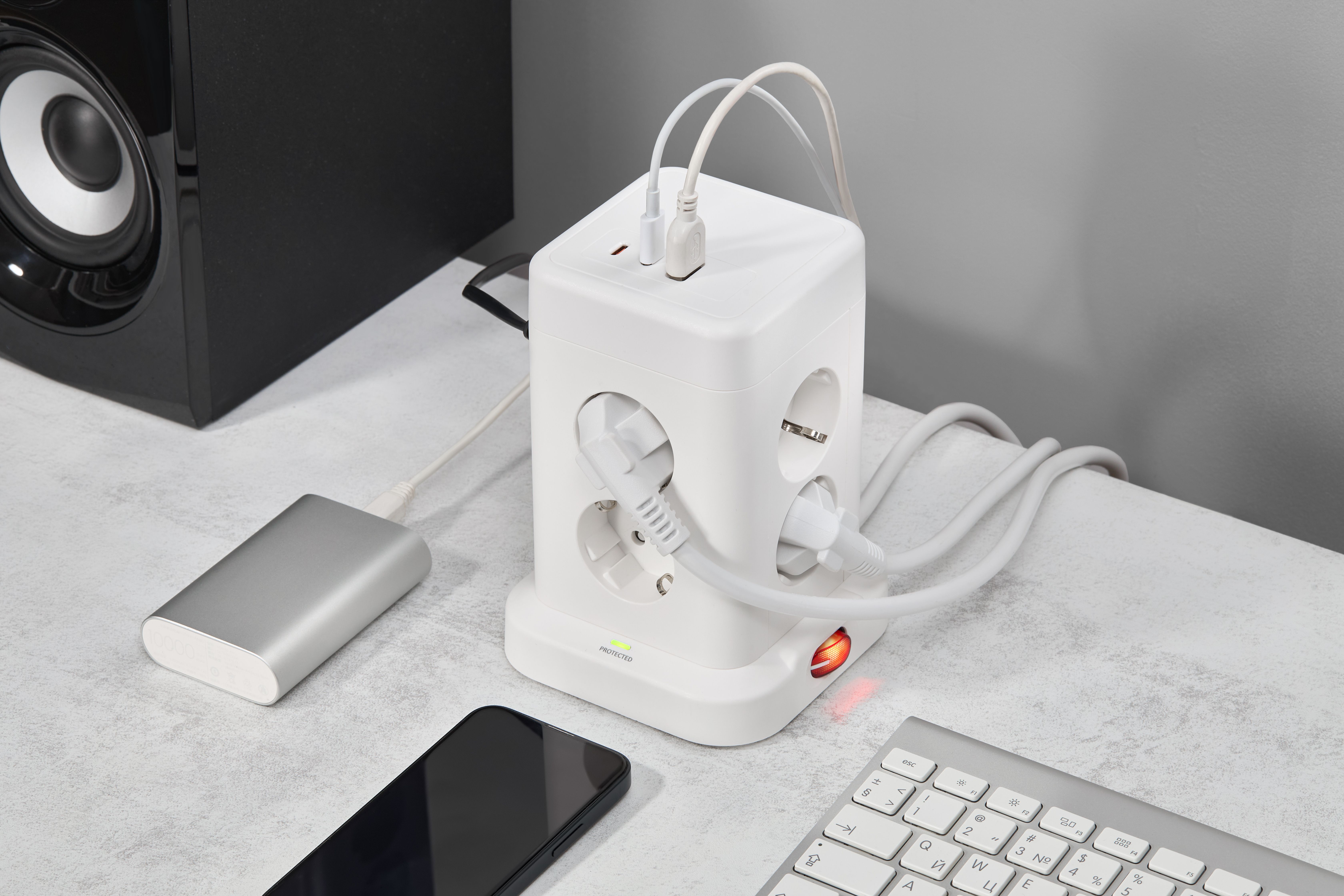 DOMINIC Удлинитель У08K 8 мест 2P+PE 1,5м 3х1,0мм2 16А/250В USB A+C 20Вт белый ИЭК