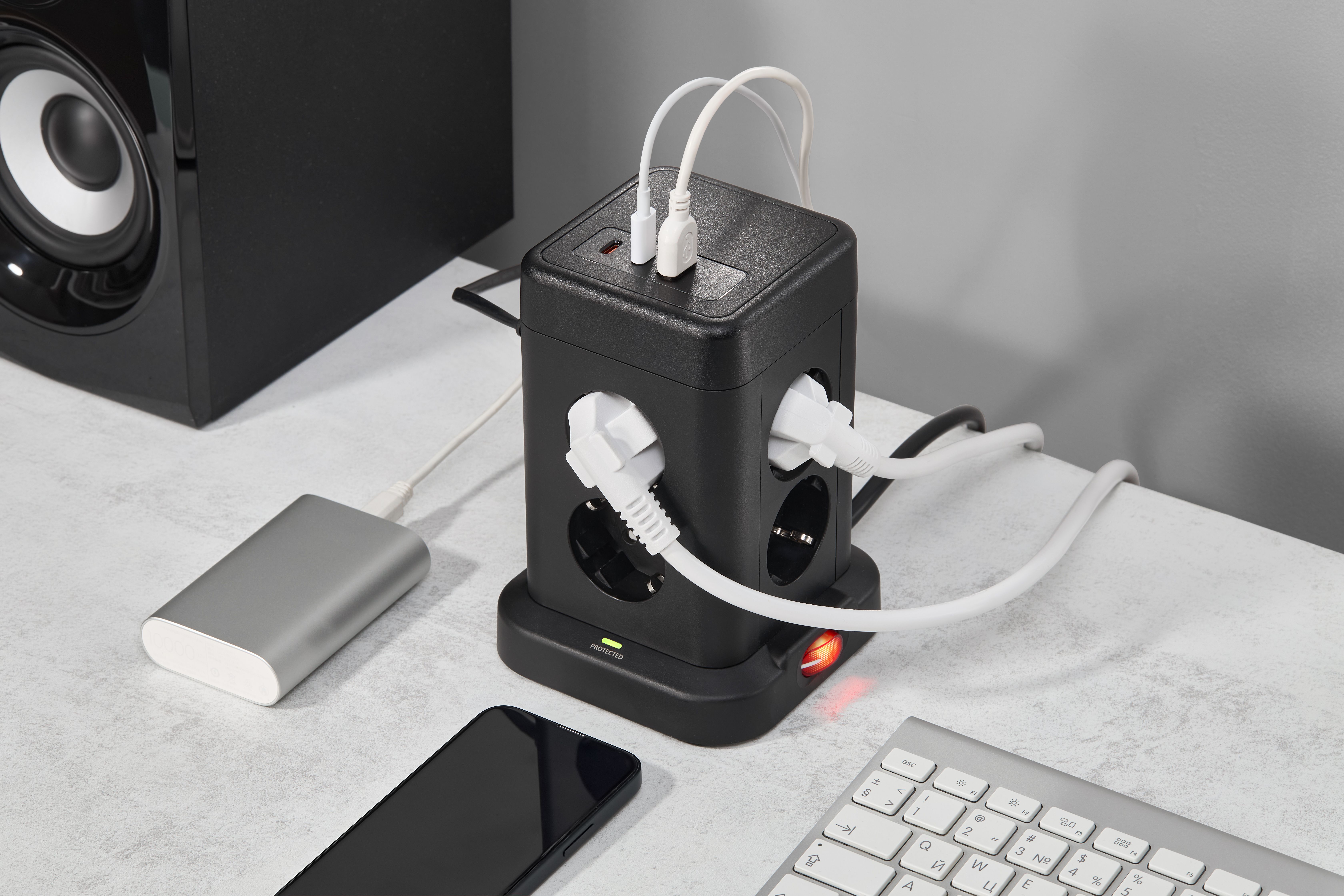 DOMINIC Удлинитель У08K 8 мест 2P+PE 1,5м 3х1,0мм2 16А/250В USB A+C 20Вт черный ИЭК